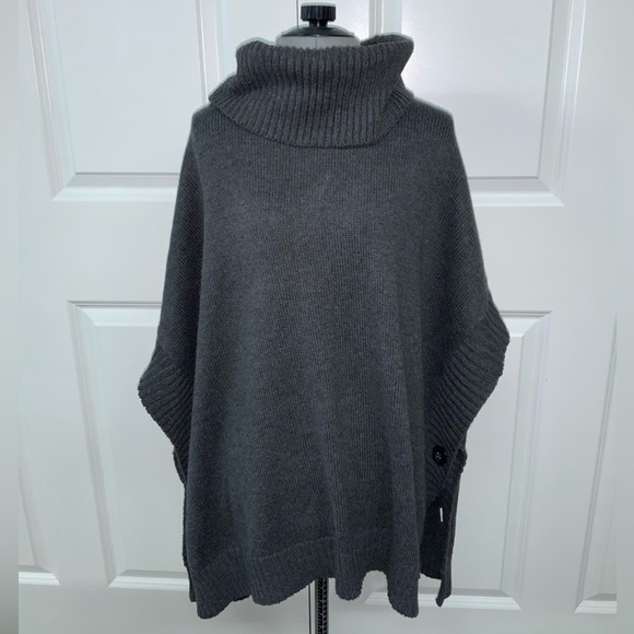 (Bin 9)  Old navy gray sleeveless poncho turtleneck with buttons, Size M/L - Picture 1 of 5
